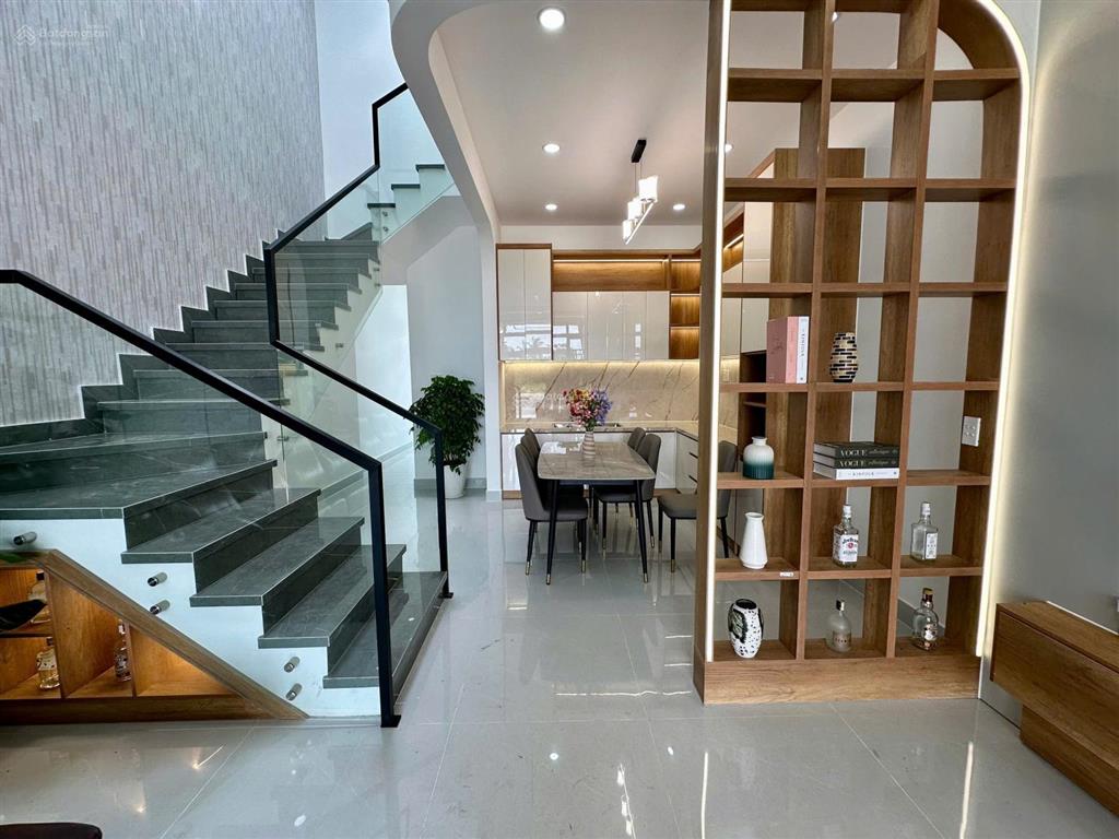 Nhà phố đã hoàn công  sẵn sổ, dọn vào ở ngay