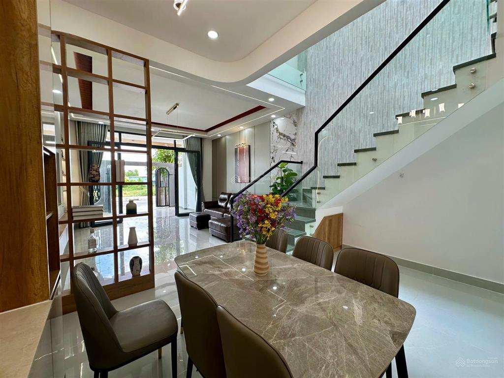 Nhà phố đã hoàn công  sẵn sổ, dọn vào ở ngay