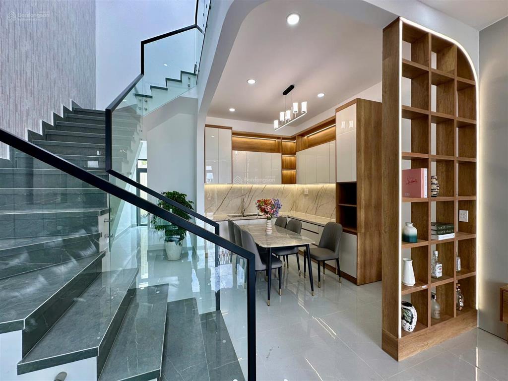 Nhà phố đã hoàn công  sẵn sổ, dọn vào ở ngay