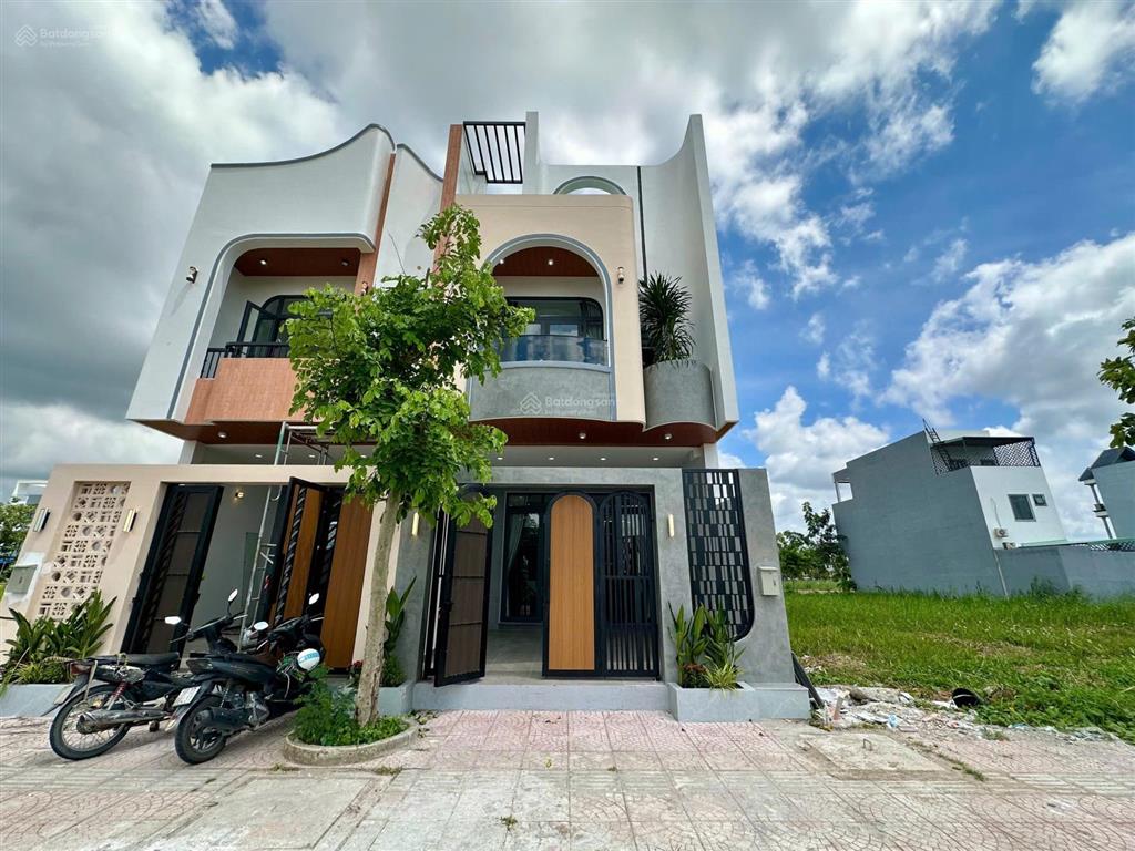Nhà phố đã hoàn công  sẵn sổ, dọn vào ở ngay