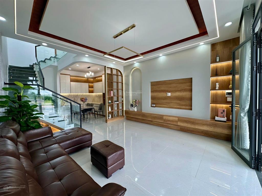 Nhà phố đã hoàn công  sẵn sổ, dọn vào ở ngay
