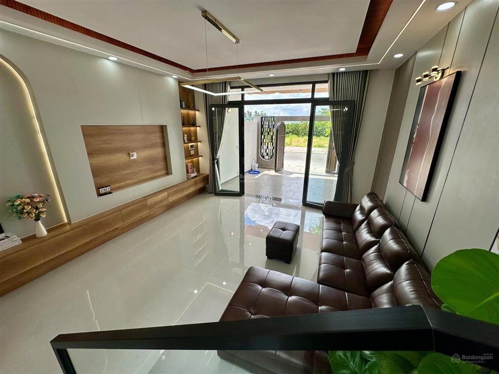 Nhà phố đã hoàn công  sẵn sổ, dọn vào ở ngay