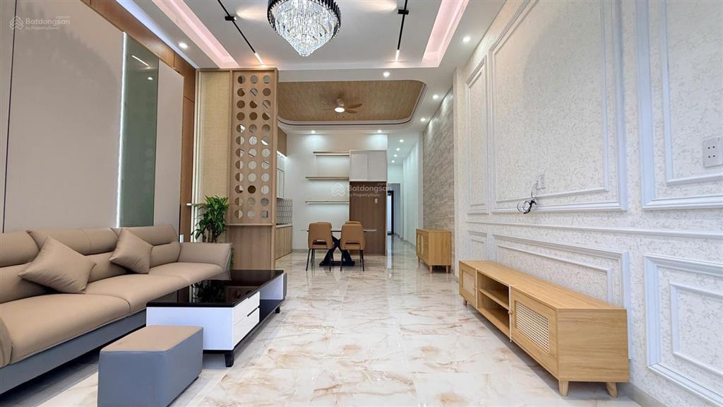 Nhà đẹp gần kcn cầu tràm  cách đt826 chỉ 100m