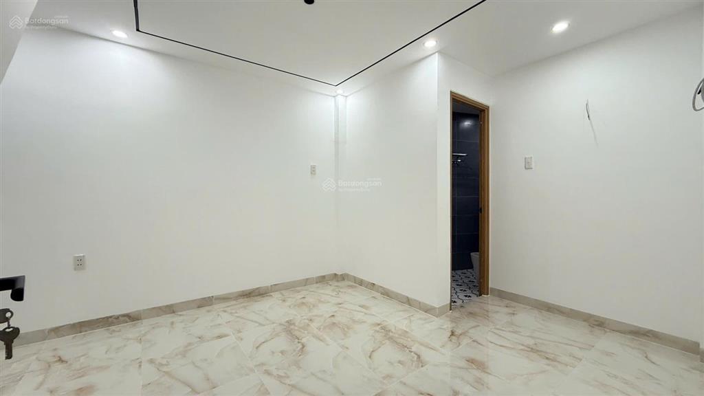 Nhà đẹp gần kcn cầu tràm  cách đt826 chỉ 100m