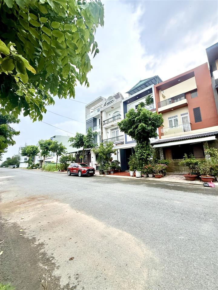 Nhà đẹp trong kđt 5 sao new city (đường đinh đức thiện nối dài) ngang 5,5 m x 16m chỉ 4,4 tỷ