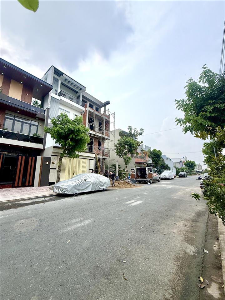 Nhà đẹp trong kđt 5 sao new city (đường đinh đức thiện nối dài) ngang 5,5 m x 16m chỉ 4,4 tỷ