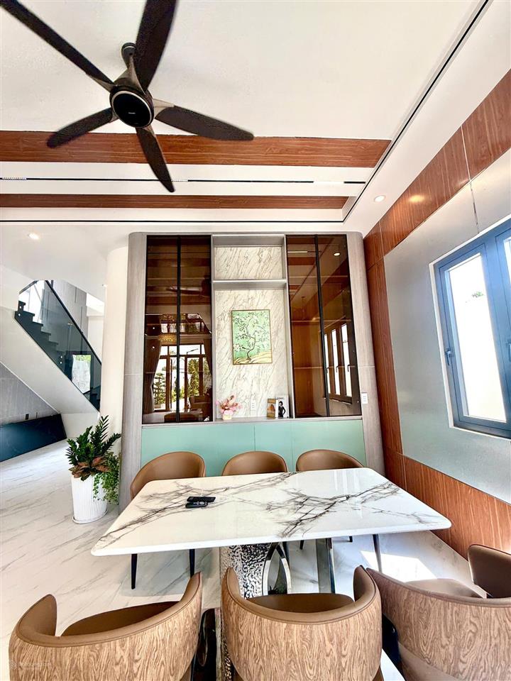 Biệt thự mặt tiền đường dt 14, long thượng