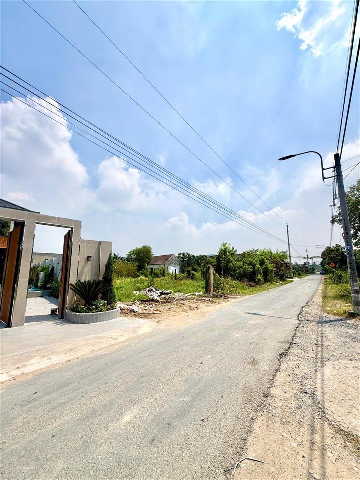 Biệt thự mặt tiền đường dt 14, long thượng