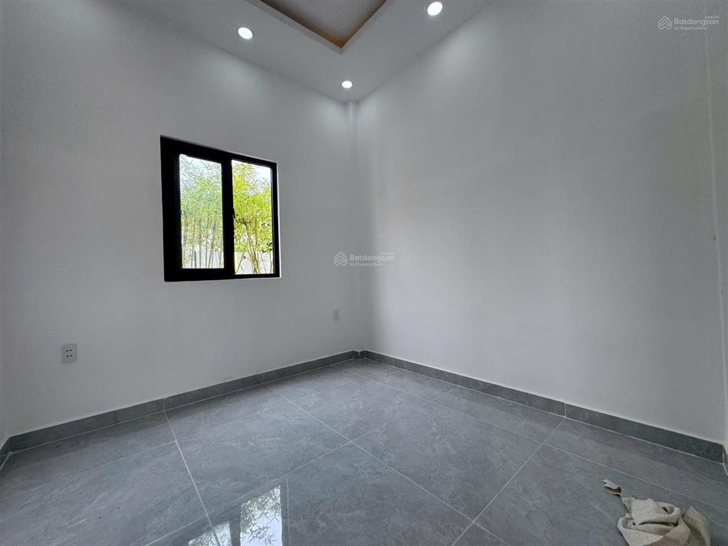 Nhà góc 3 mặt tiền thoáng mát sân vườn đẹp