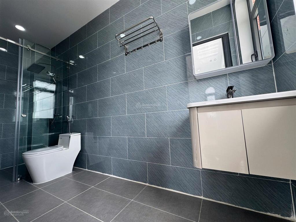 Nhà góc 3 mặt tiền thoáng mát sân vườn đẹp