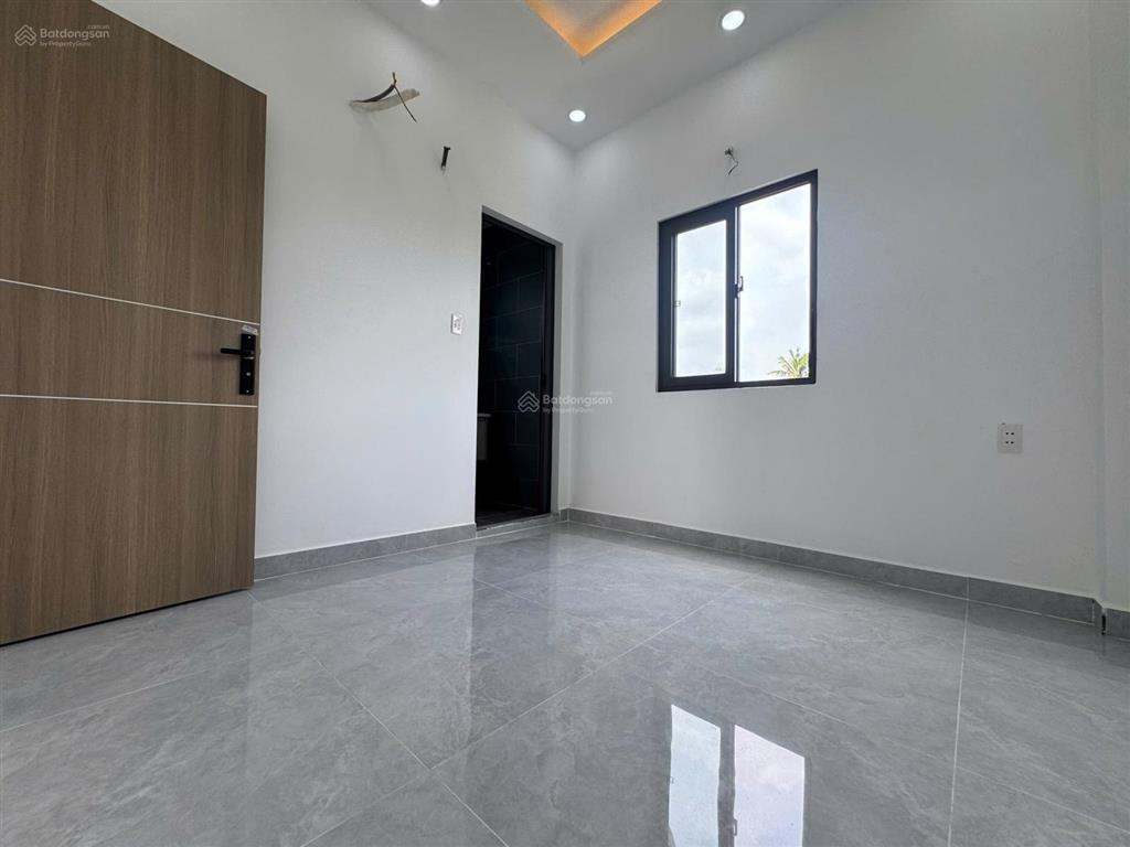 Nhà góc 3 mặt tiền thoáng mát sân vườn đẹp
