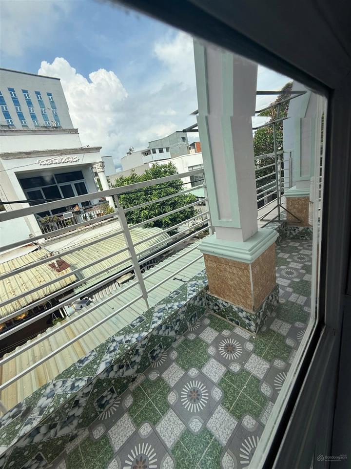 Bán nhà 1 trệt 1 lầu  đường số thông  5,5 x 14  sát lê văn việt  giáp hiệp phú q9