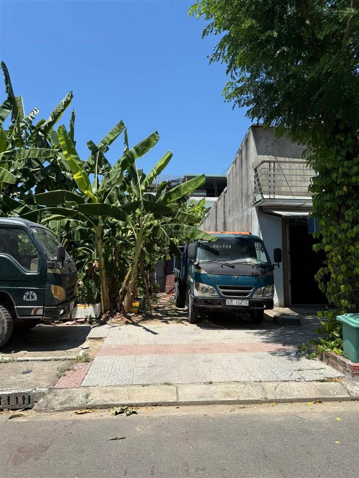 Bán phan triêm kẹp công viên và trường học . có đường luồng bên hông siêu thoáng