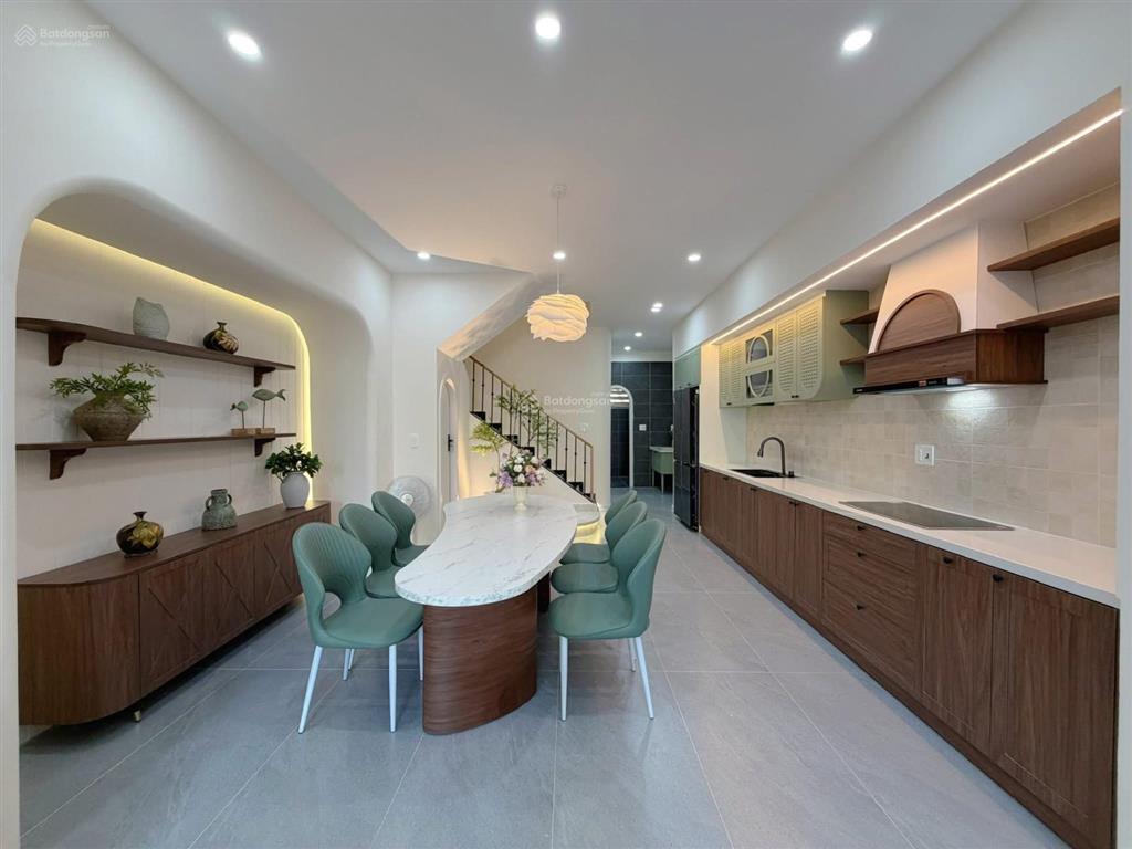 Cần bán nhà 3 tầng huỳnh ngọc đủ full nội thất mới hoàn thiện chỉ việc vào ở