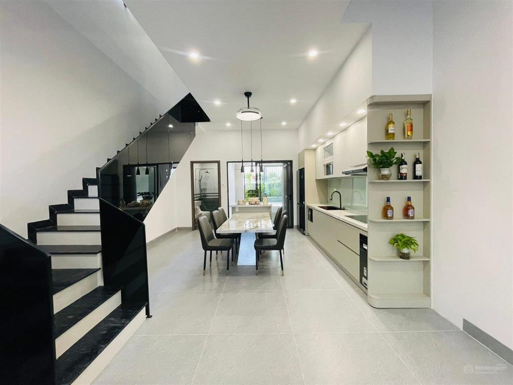 Bán nhà riêng tại hói kiểng 11, 8,1 tỷ, 110m2, 3pn + 3wc + 3 tầng, đà nẵng
