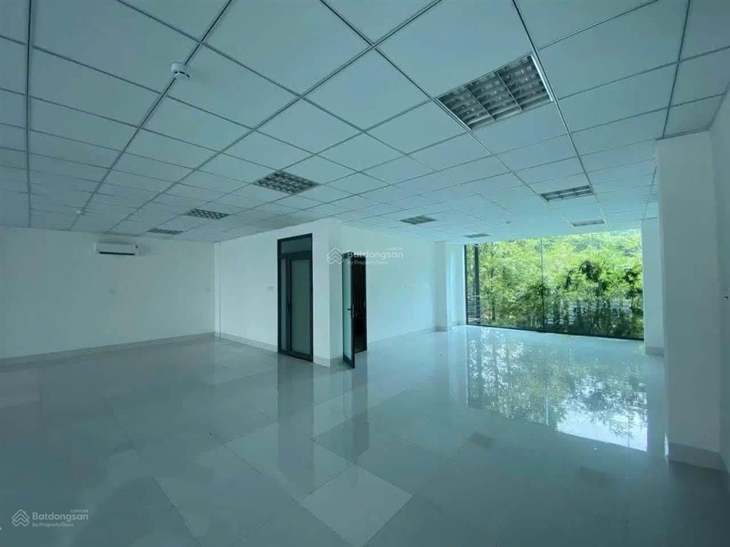 Cho thuê tòa nhà 1.500m2 mặt tiền 10m đại lộ võ văn kiệt  trung tâm cần thơ