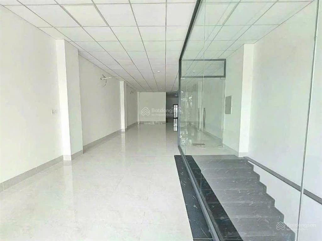 Cho thuê tòa nhà 7 tầng mặt tiền đường 30/4 gần bến ninh kiều  trung tâm cần thơ