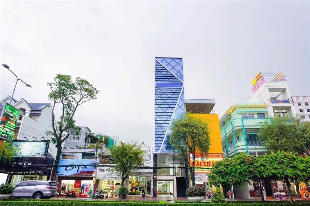 Cho thuê tòa nhà 7 tầng mặt tiền đường 30/4 gần bến ninh kiều  trung tâm cần thơ