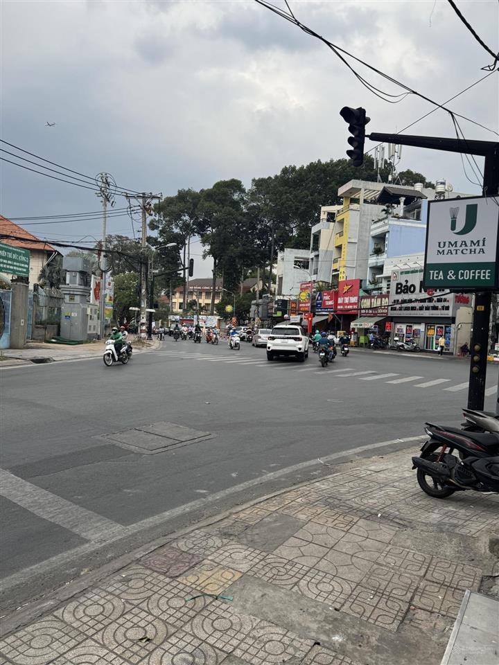Cho thuê nhà mt 5.5mx22m  1 trệt 3 lầu ngã ba võ văn ngân  đặng văn bi, giá thuê 60tr/tháng .