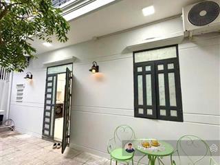 Cho thuê nhà 15 tr/tháng cách bãi biển 10 phút đi bộ, gần bãi tắm hòn chồng.