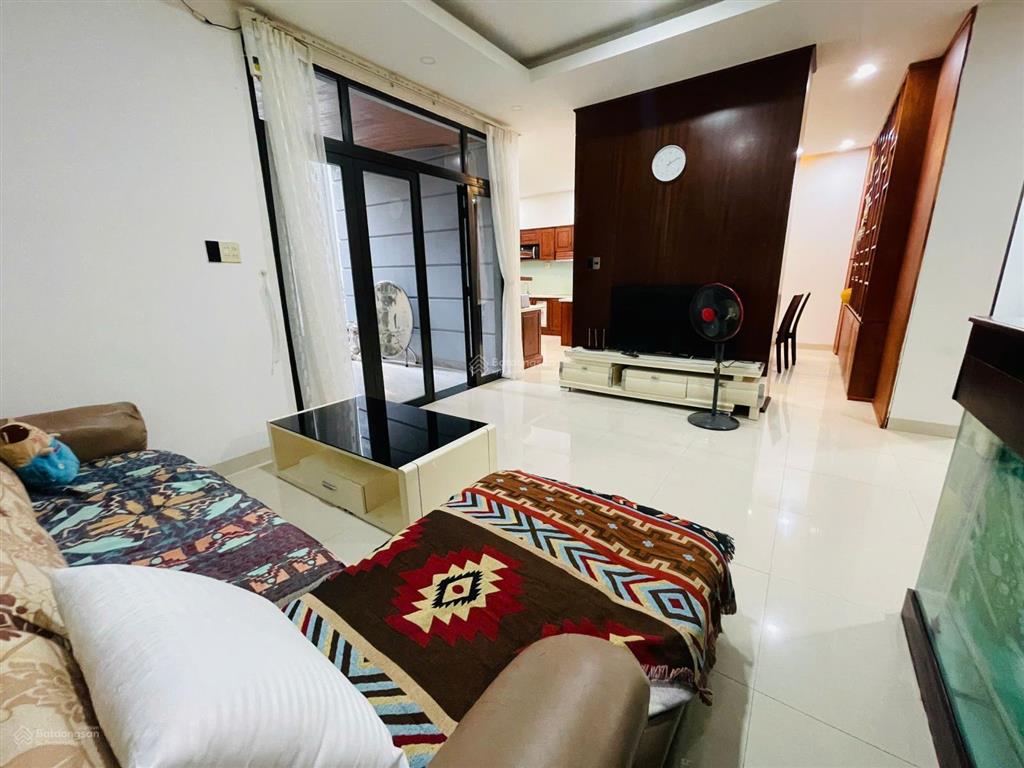 Cho thuê villa trung tâm tp nha trang sân vườn + hồ cá cực chill, cách biển 1km