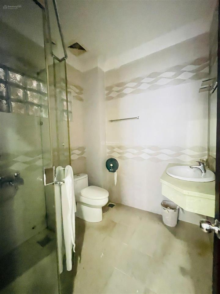 Cho thuê villa trung tâm tp nha trang sân vườn + hồ cá cực chill, cách biển 1km