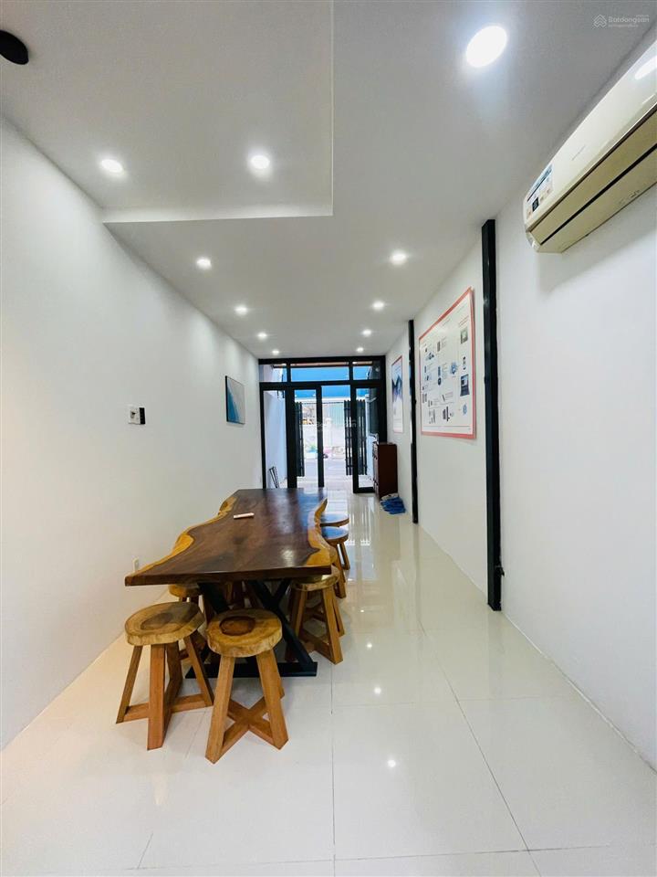 Cho thuê villa trung tâm tp nha trang sân vườn + hồ cá cực chill, cách biển 1km
