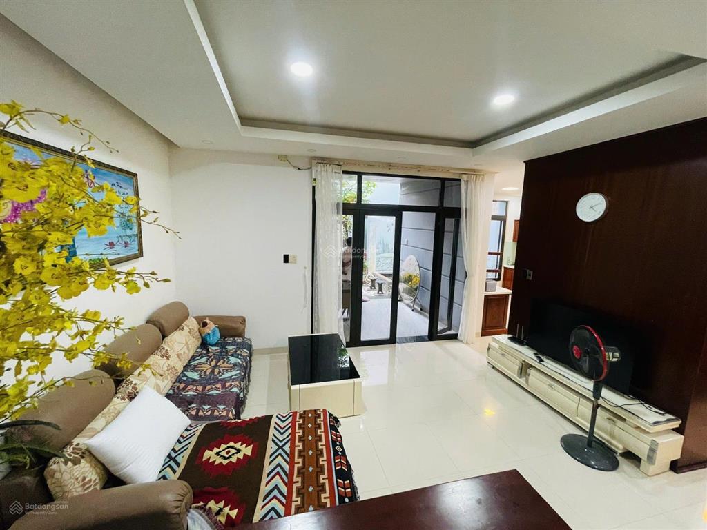 Cho thuê villa trung tâm tp nha trang sân vườn + hồ cá cực chill, cách biển 1km