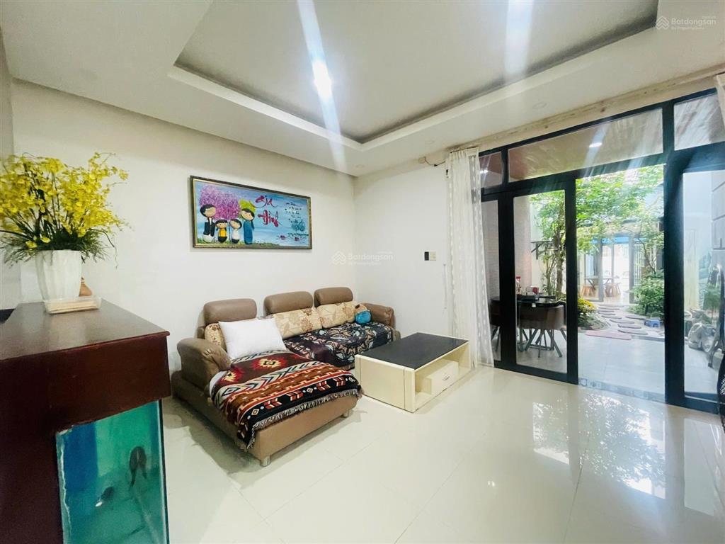 Cho thuê villa trung tâm tp nha trang sân vườn + hồ cá cực chill, cách biển 1km