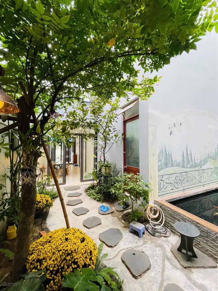 Cho thuê villa trung tâm tp nha trang sân vườn + hồ cá cực chill, cách biển 1km