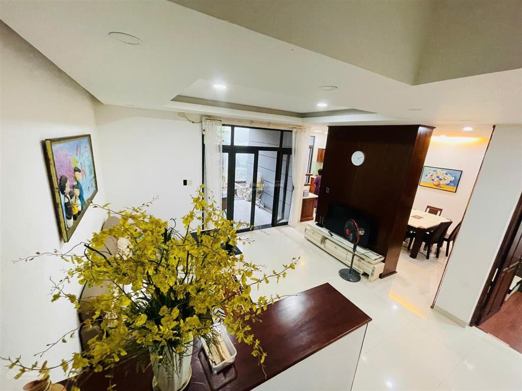 Cho thuê villa trung tâm tp nha trang sân vườn + hồ cá cực chill, cách biển 1km