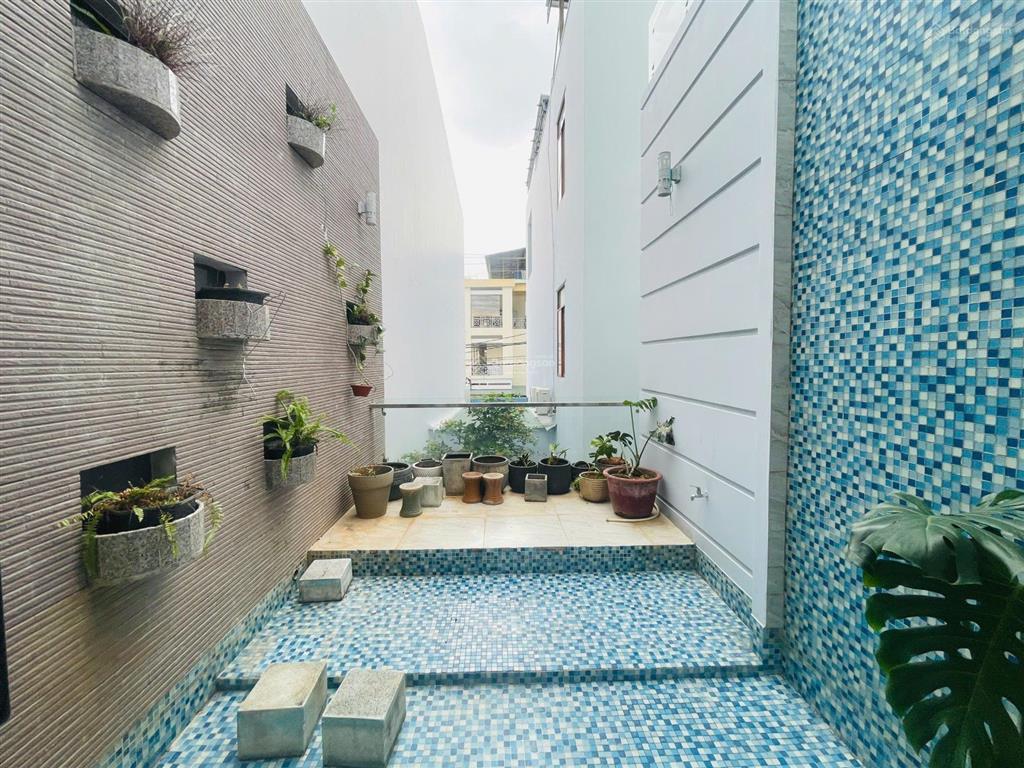 Cho thuê villa trung tâm tp nha trang sân vườn + hồ cá cực chill, cách biển 1km