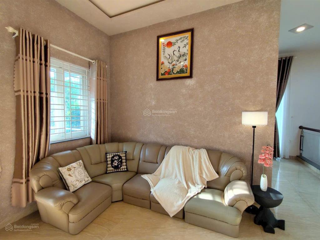 Villa phía bắc nha trang gần bãi tắm biển, 4 pn, 200m2, 35tr/tháng, có gara oto