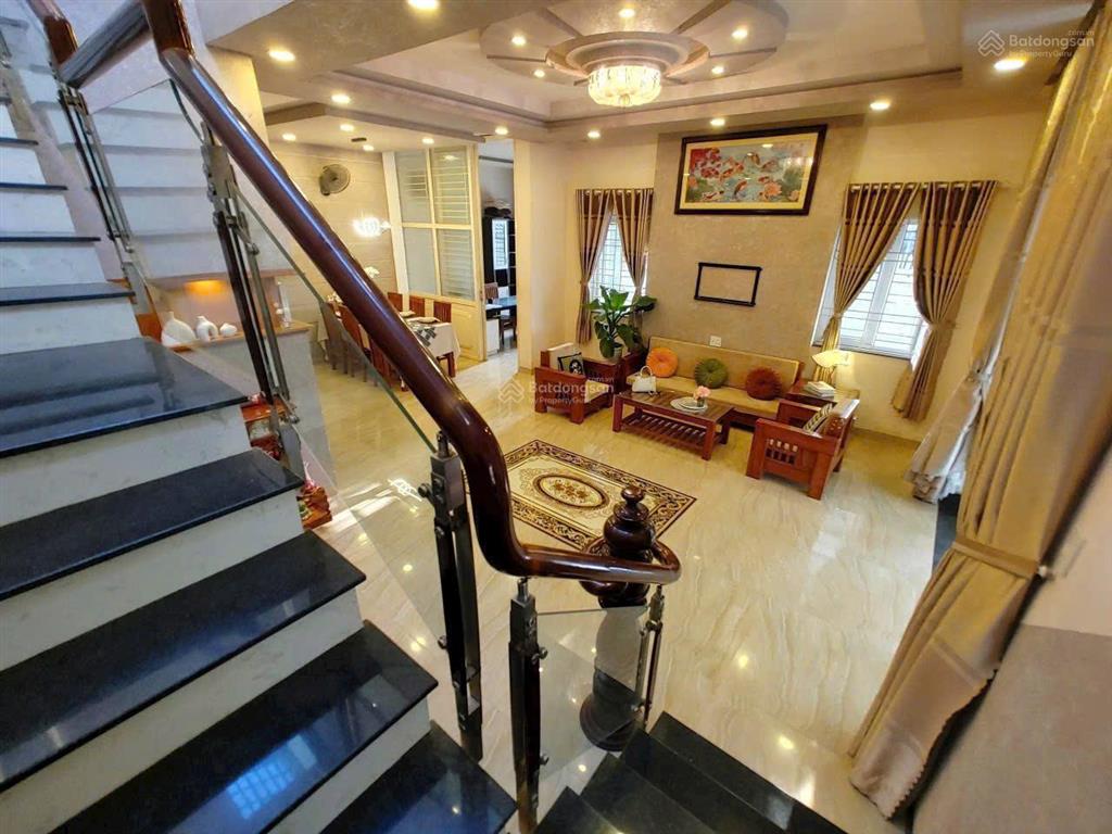 Villa phía bắc nha trang gần bãi tắm biển, 4 pn, 200m2, 35tr/tháng, có gara oto