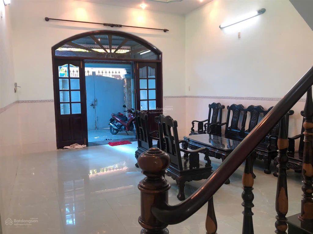 Bán nhà 2 tầng, 1 tum, đường ô tô, cách 2/4 chỉ vài bước chân