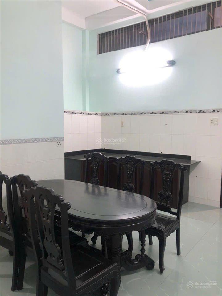 Bán nhà 2 tầng, 1 tum, đường ô tô, cách 2/4 chỉ vài bước chân