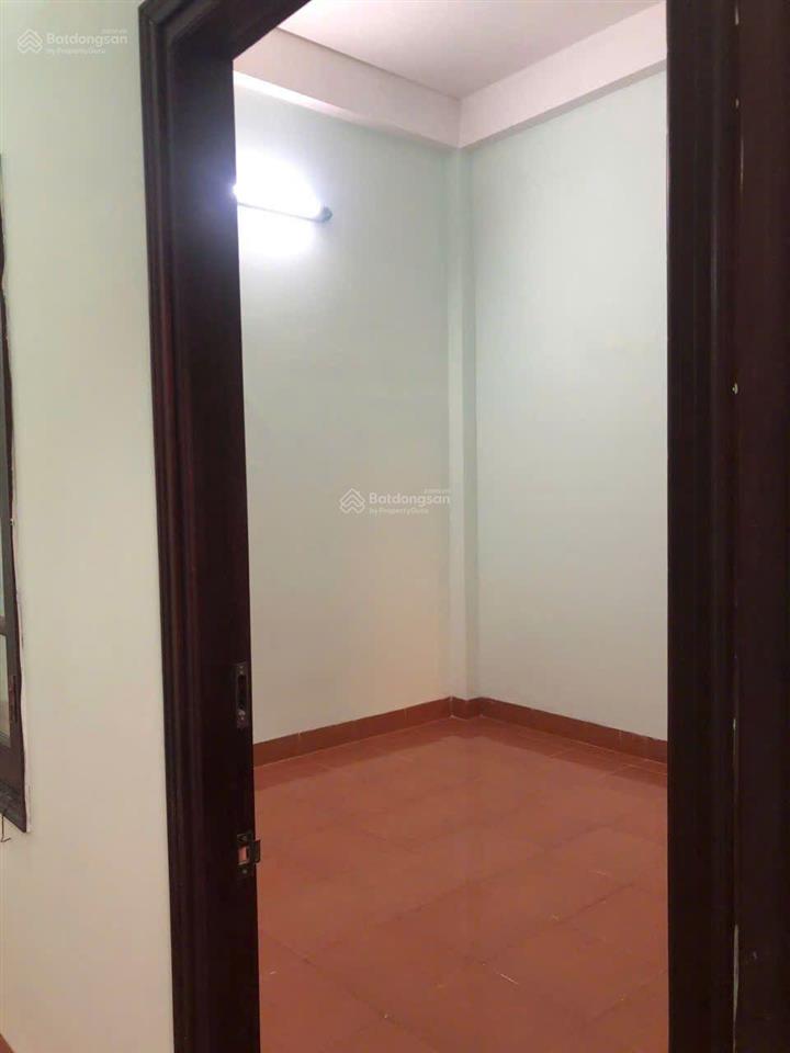 Bán nhà 2 tầng, 1 tum, đường ô tô, cách 2/4 chỉ vài bước chân