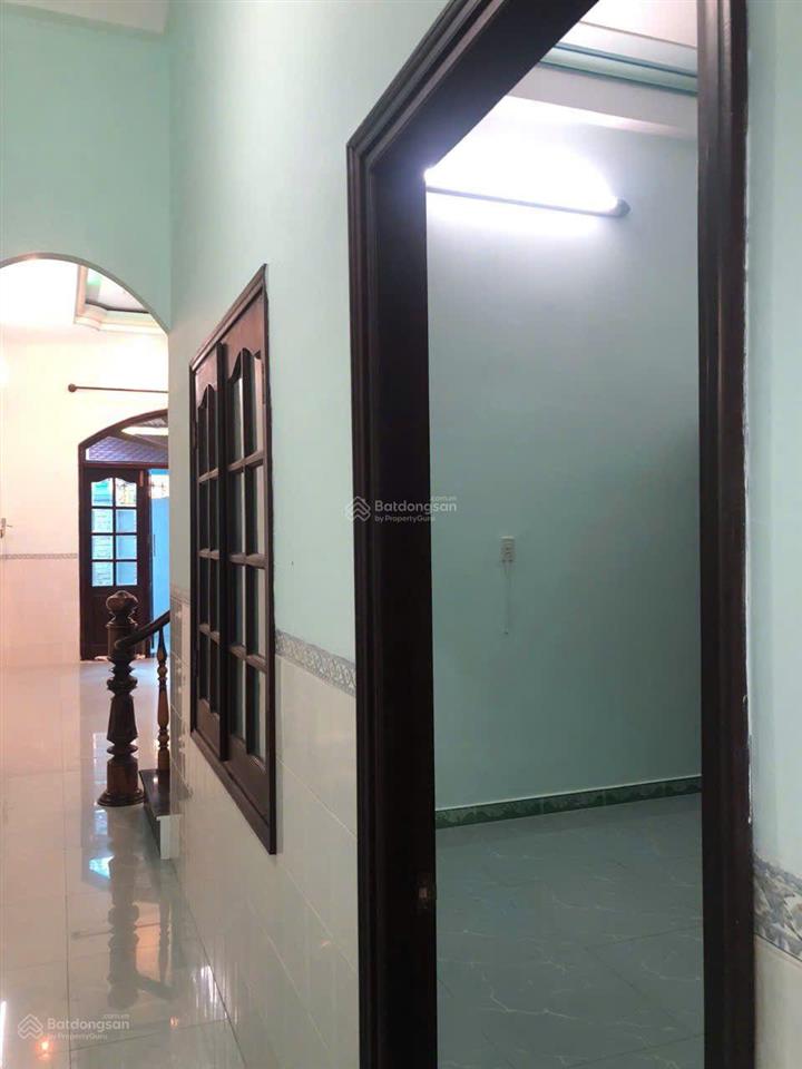 Bán nhà 2 tầng, 1 tum, đường ô tô, cách 2/4 chỉ vài bước chân