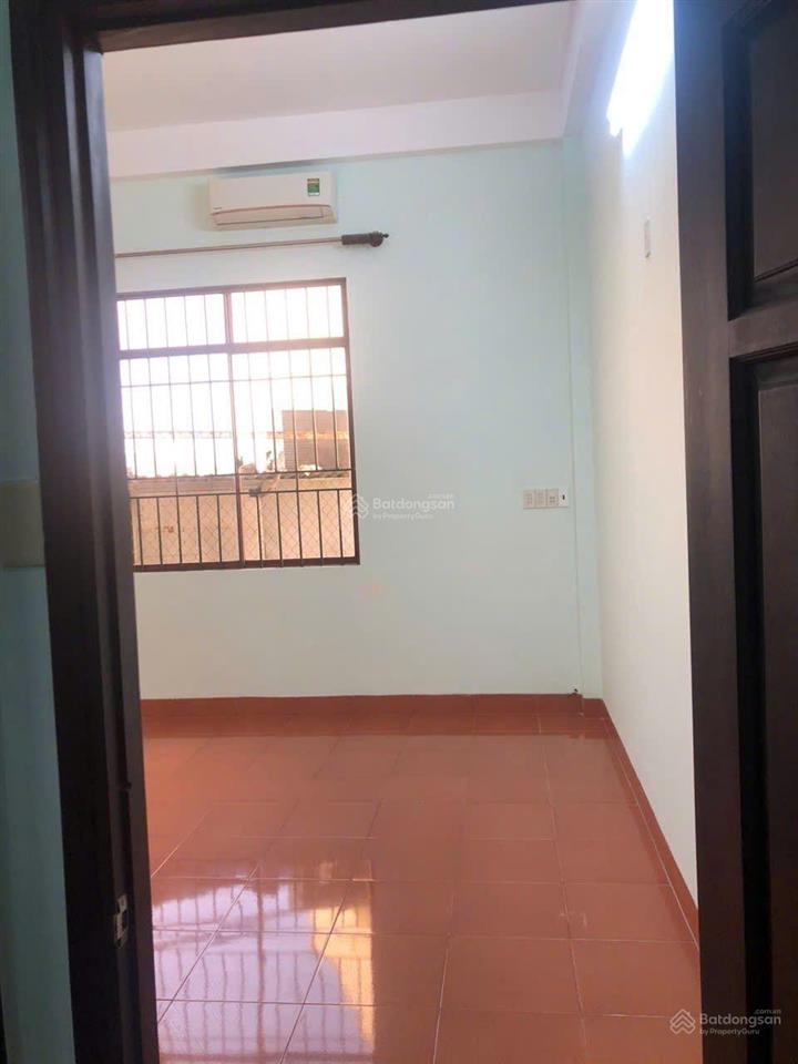 Bán nhà 2 tầng, 1 tum, đường ô tô, cách 2/4 chỉ vài bước chân