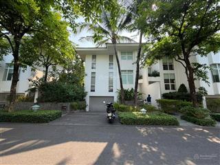 Cần bán gấp căn biệt thự 300m2 view biển mỹ khê đẹp, 1 bước chân tới bãi biển