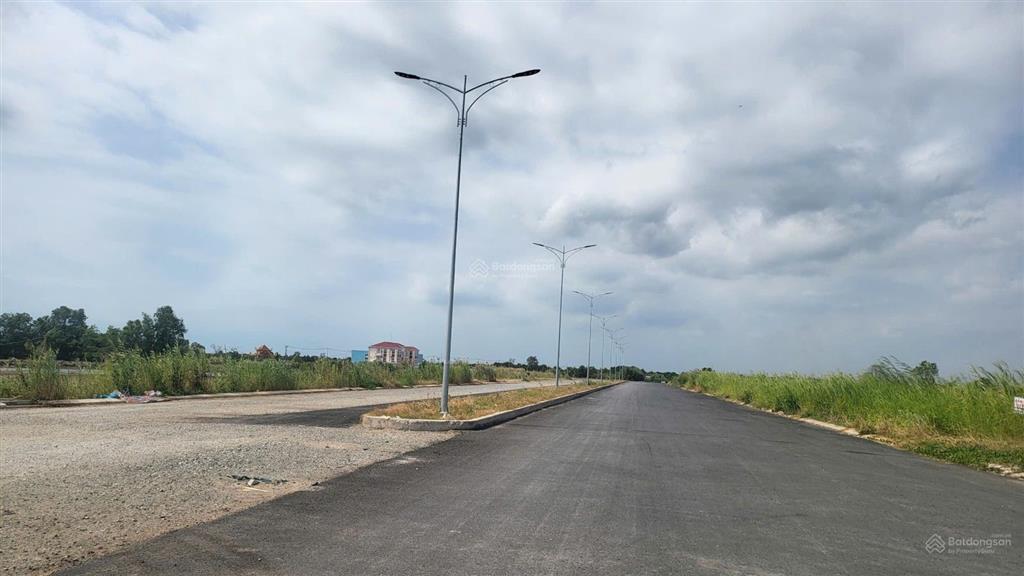 Bán đất tại thị trấn sông đốc, trần văn thời, cà mau, giá cực chất chỉ với 40 triệu/m2, 105m2