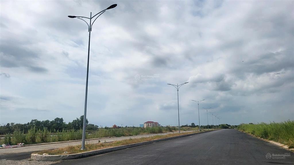 Bán đất tại thị trấn sông đốc, trần văn thời, cà mau, giá cực chất chỉ với 40 triệu/m2, 105m2