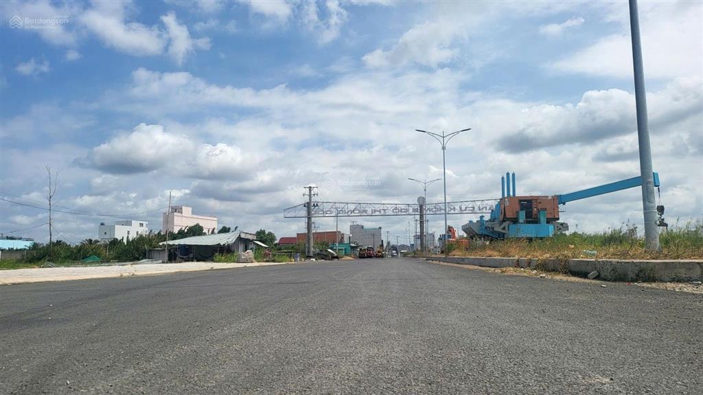 Bán đất tại thị trấn sông đốc, trần văn thời, cà mau, giá cực chất chỉ với 40 triệu/m2, 105m2