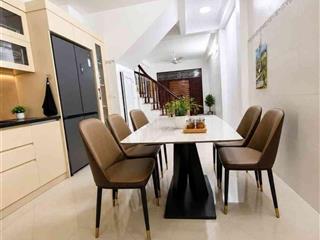 Bán nhà gia quất 42m 5 tầng 7,6 tỷ dân xây sát phố, ngõ thông ba gác, cách 50m ô tô tránh