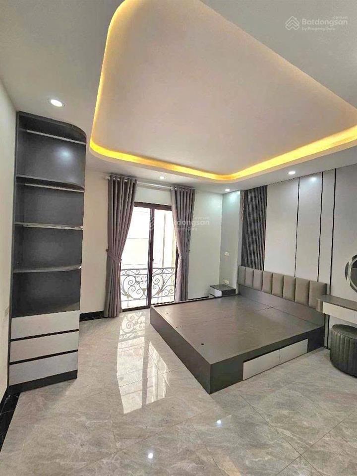 Thanh am 35m 5 tầng 6,5 tỷô tô đỗ cổng, nhà mới full nội thất, guao thông thuận tiện, an sinh đinh
