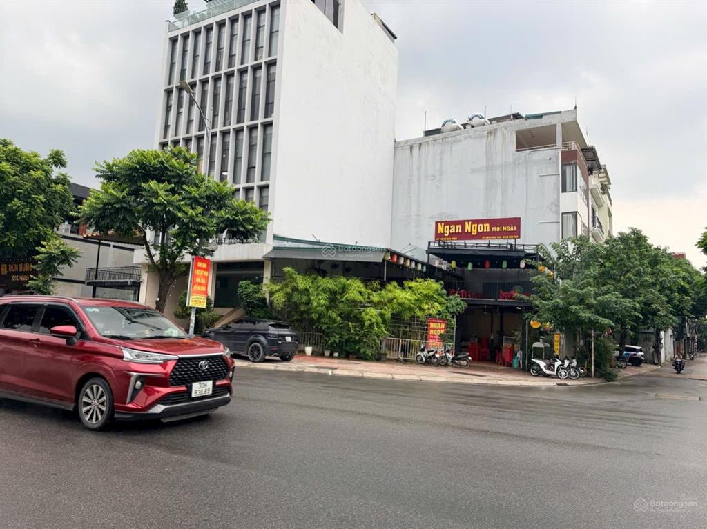 Bán nhà hoa lâm 43m2 cấp 4 giá 5,2 tỷ hàng hiếm, hàng xóm bigc, sát phố gần ô tô