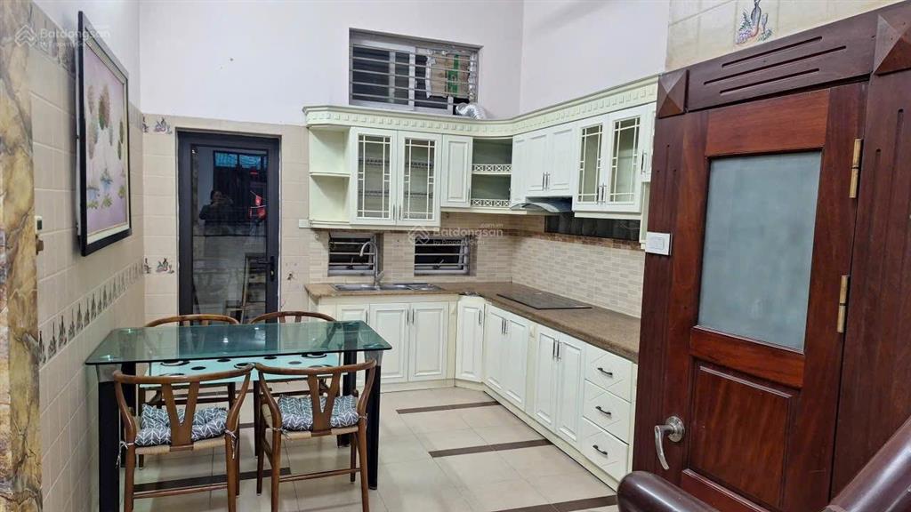 Bán nhà gia quất 45m2 5 tầng 8,2 tỷ dân xây lô góc, ô tô đỗ trước nhà, gần trường học và chợ