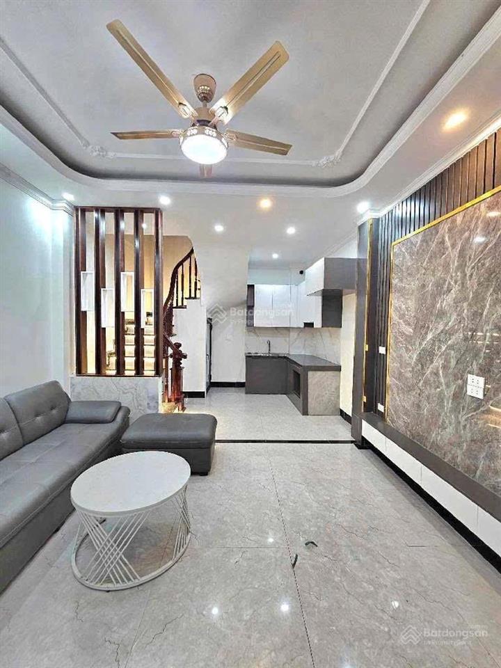 Bán nhà việt hưng 35m2 5 tầng 6,5 tỷ dân xây ô tô đỗ cổng, nhà mới full nội thất xịn sò