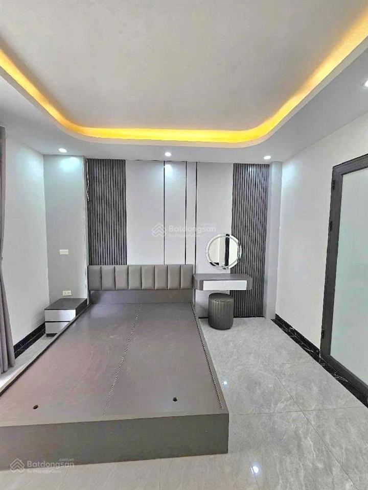 Bán nhà việt hưng 35m2 5 tầng 6,5 tỷ dân xây ô tô đỗ cổng, nhà mới full nội thất xịn sò