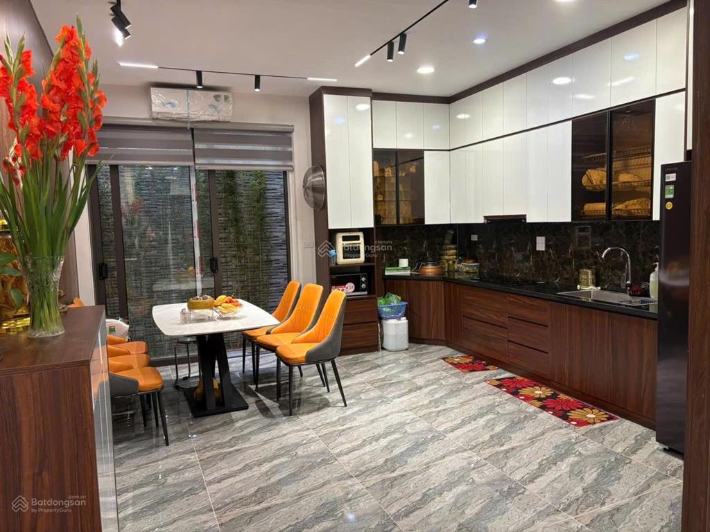 Bán nhà nguyễn văn cừ 55m2 5 tầng 11,3 tỷ dân xây, sát phố, sầm uất bạc nhất quận, 4 ngủ